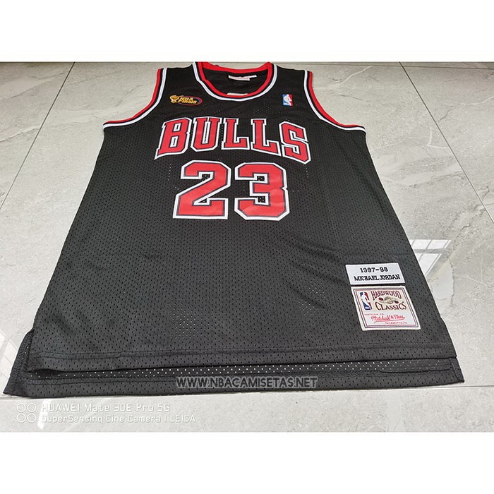 Camiseta Chicago Bulls Michael Jordan NO 23 Mitchell & Ness 1997-98 Negro